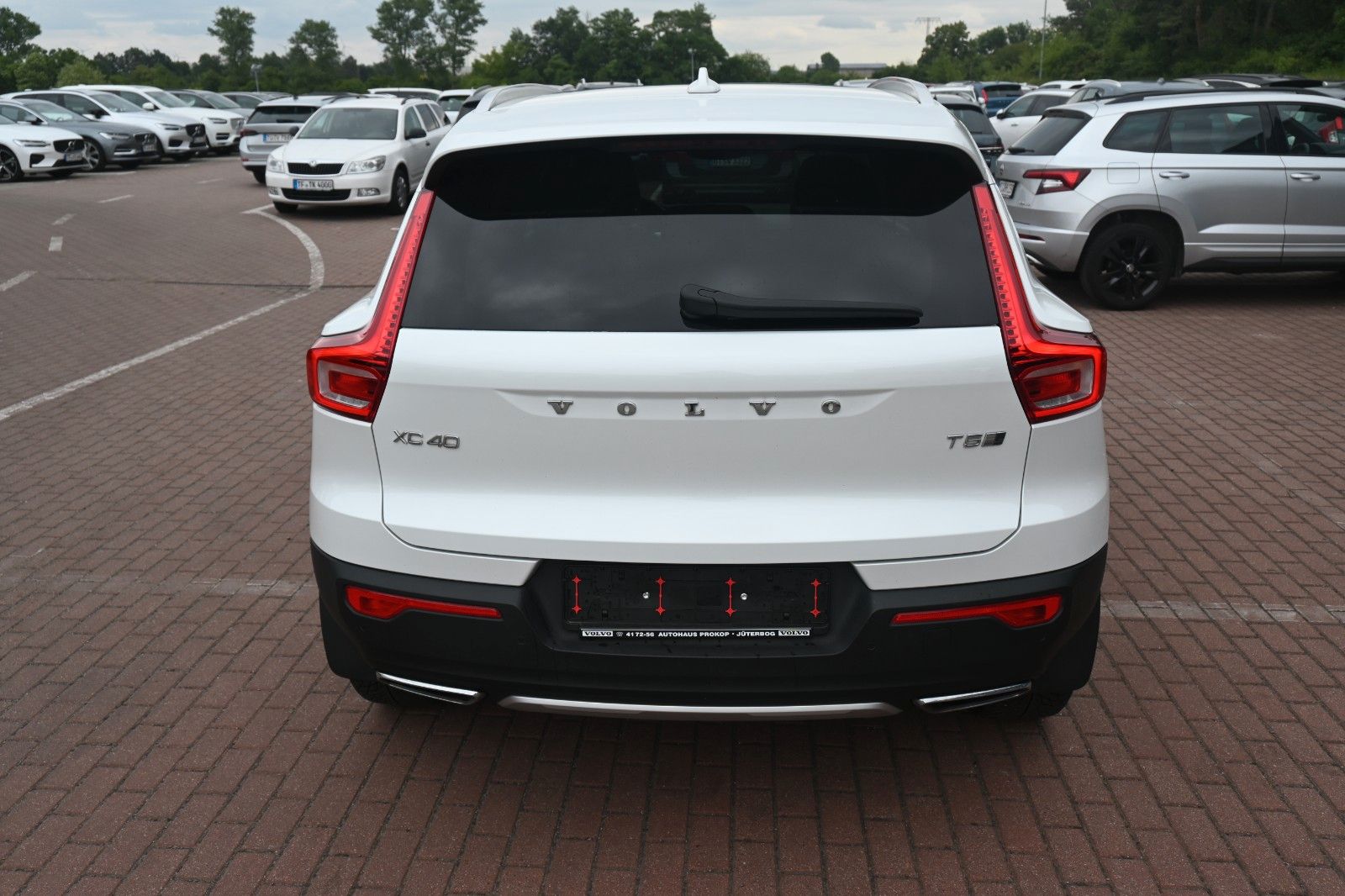 Fahrzeugabbildung Volvo XC40 Inscription Twin Engine 2WD*Pano*360°*H&K