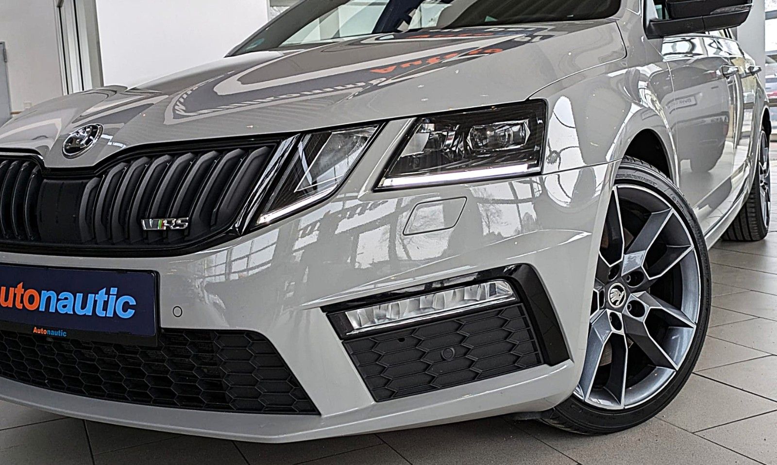 Fahrzeugabbildung SKODA Octavia RS DSG PANO ACC LED VIRTUAL CAM CARPLAY