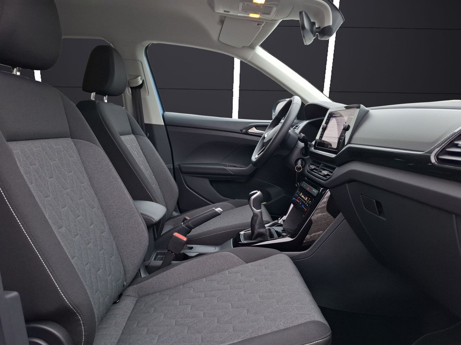 Fahrzeugabbildung Volkswagen T-Cross TSI Life LED AID ACC APP RFK SH LM