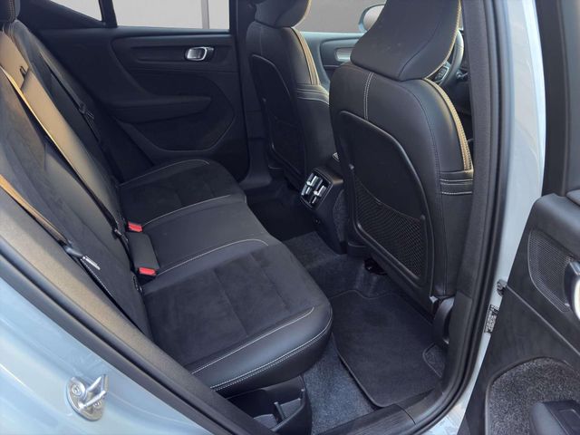 Volvo XC40 Plus Dark 2WD