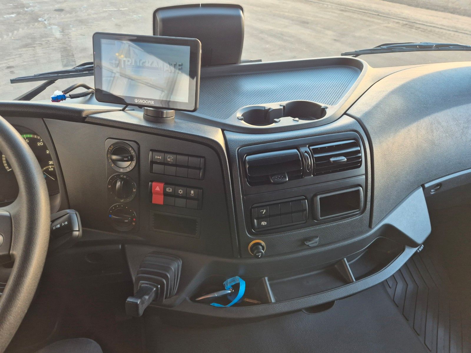 Fahrzeugabbildung Mercedes-Benz Atego 1223 L LBW 2.000kg Tür Spoiler Klima