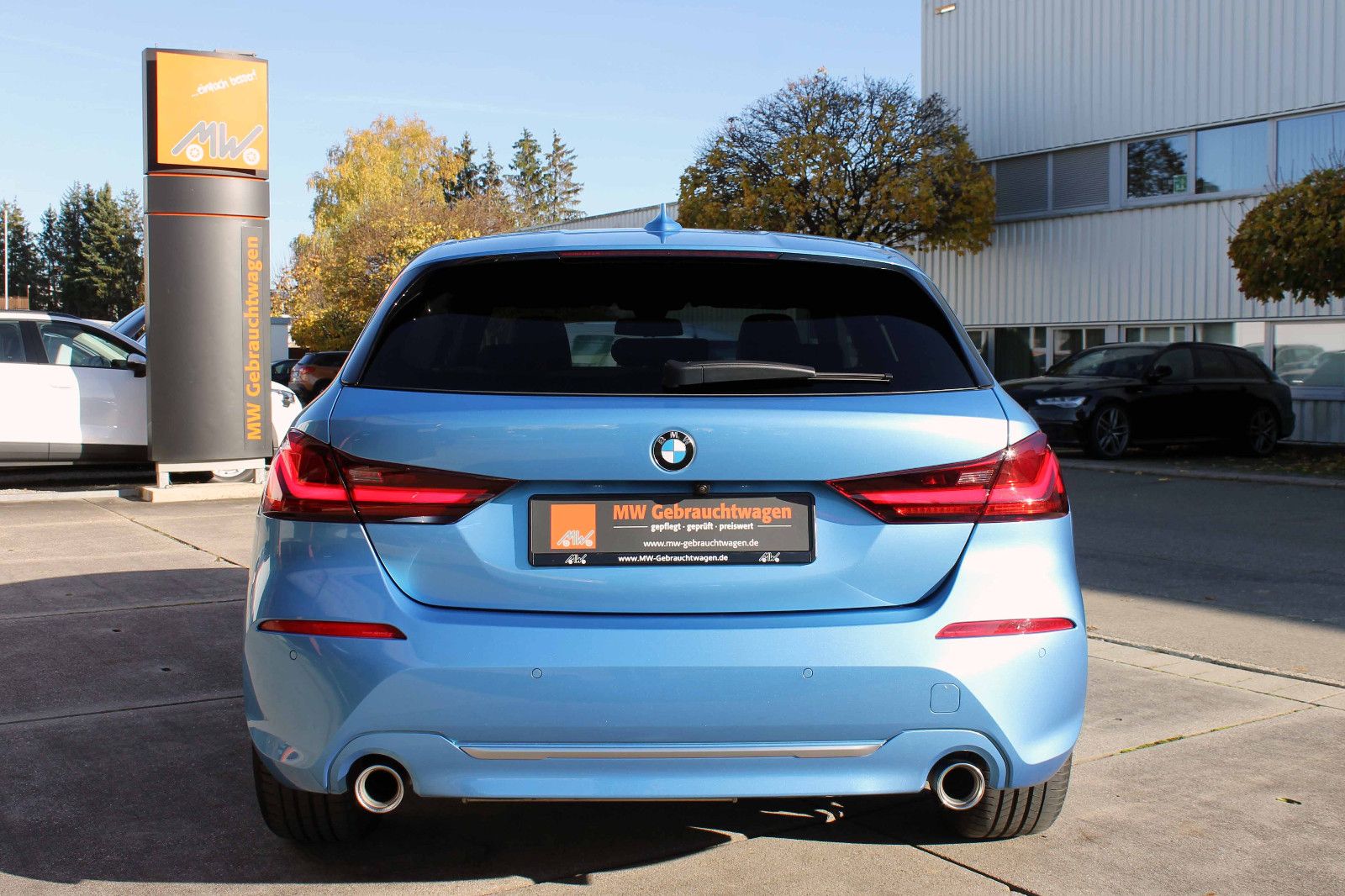 Fahrzeugabbildung BMW 120d xDrive Luxury-Line LED PANO HUD ACC KAM SHZ