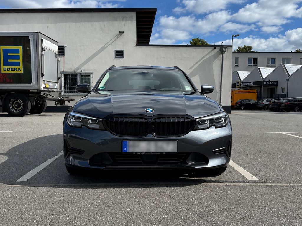 Image of BMW 320