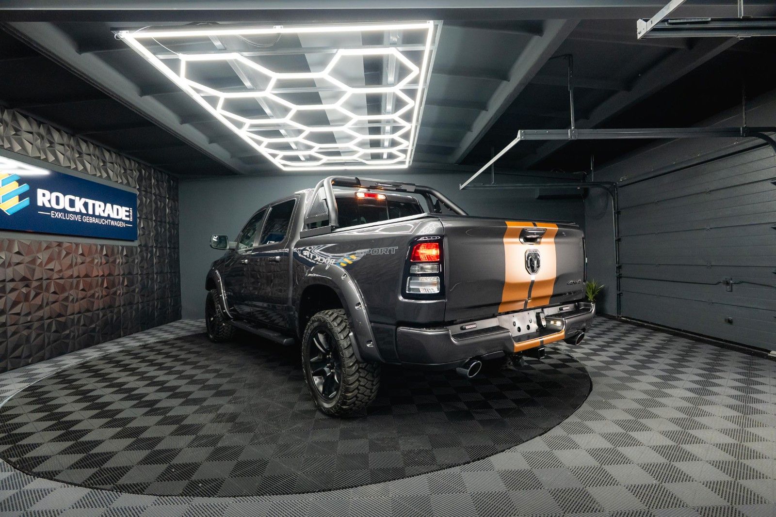Fahrzeugabbildung Dodge RAM 5.7 V8 HEMI 4x4 OFFROAD Night-Paket *LED*19%