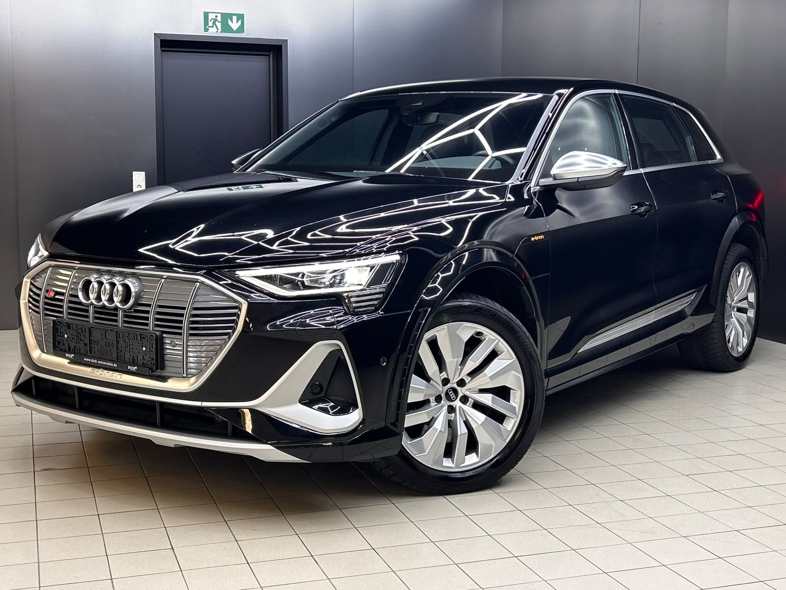 Fahrzeugabbildung Audi e-tron 55 Quat 2X S LINE SPORT LED+NAVI+B&O+KAM+