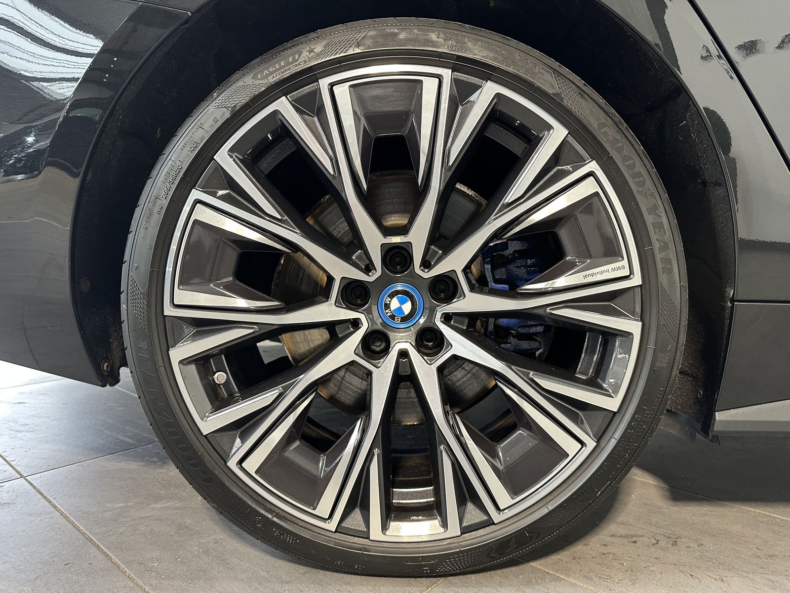 Fahrzeugabbildung BMW i4 40 eDrive M-Sport+NAV+LASER+ACC+360°CAM+AHK