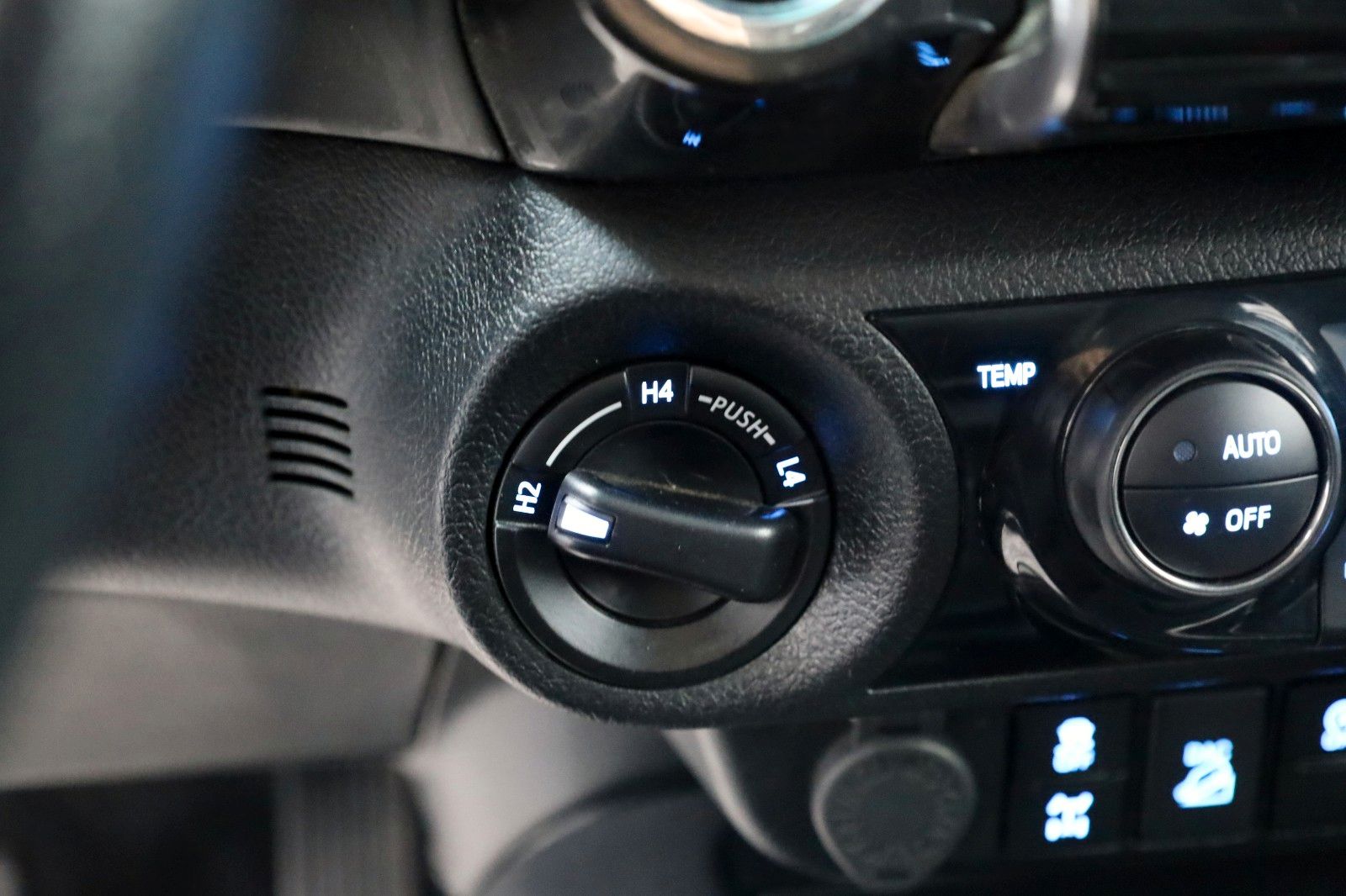 Fahrzeugabbildung Toyota Hilux 2.8 Executive, Navi, Hardtop,ACC,LED, AHK