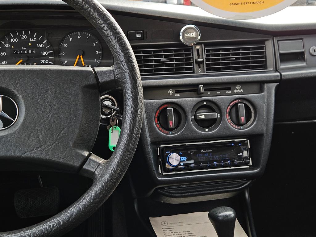 Mercedes-Benz 190