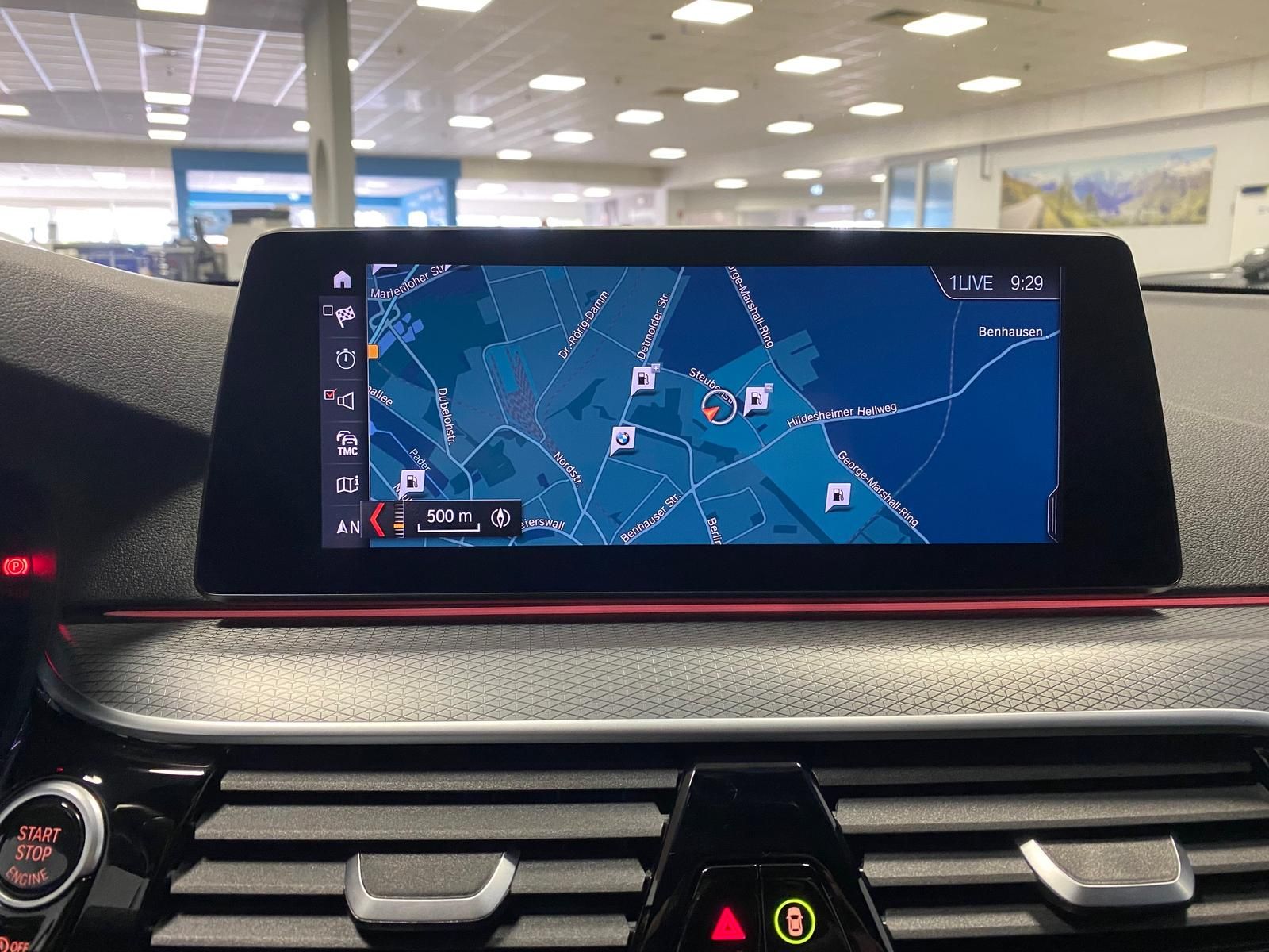 Fahrzeugabbildung BMW 530 3.0 24V 530 d xDrive M-Paket+Sport+LEDER+PDC