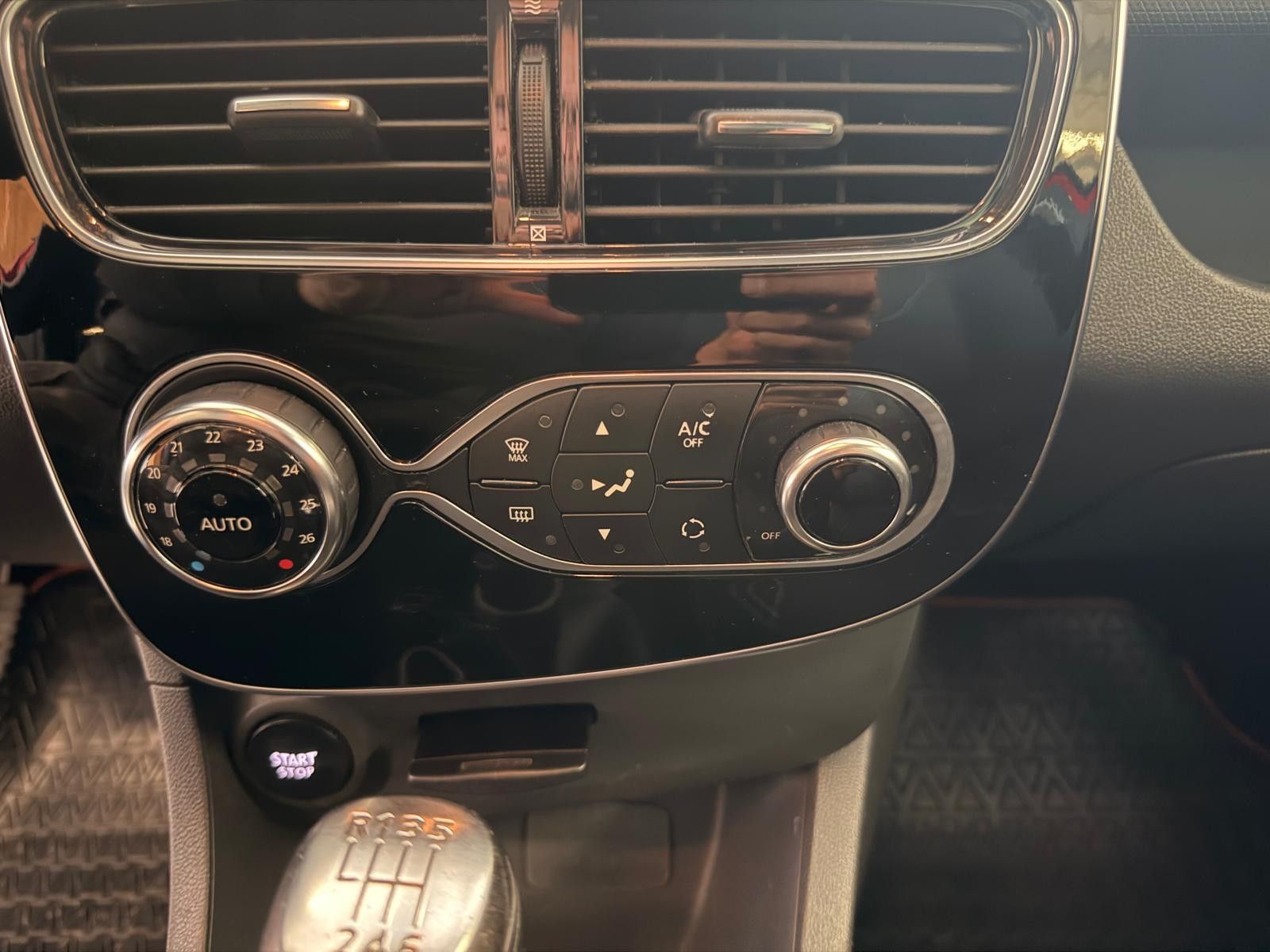 Fahrzeugabbildung Renault Clio IV Limited / KLIMA/ KEYLESS/TÜV SERVICE NEU