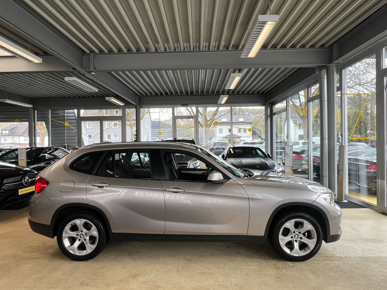 Fahrzeugabbildung BMW X1 18 d xDrive *LED/XENON*NAVI*MEMORY*