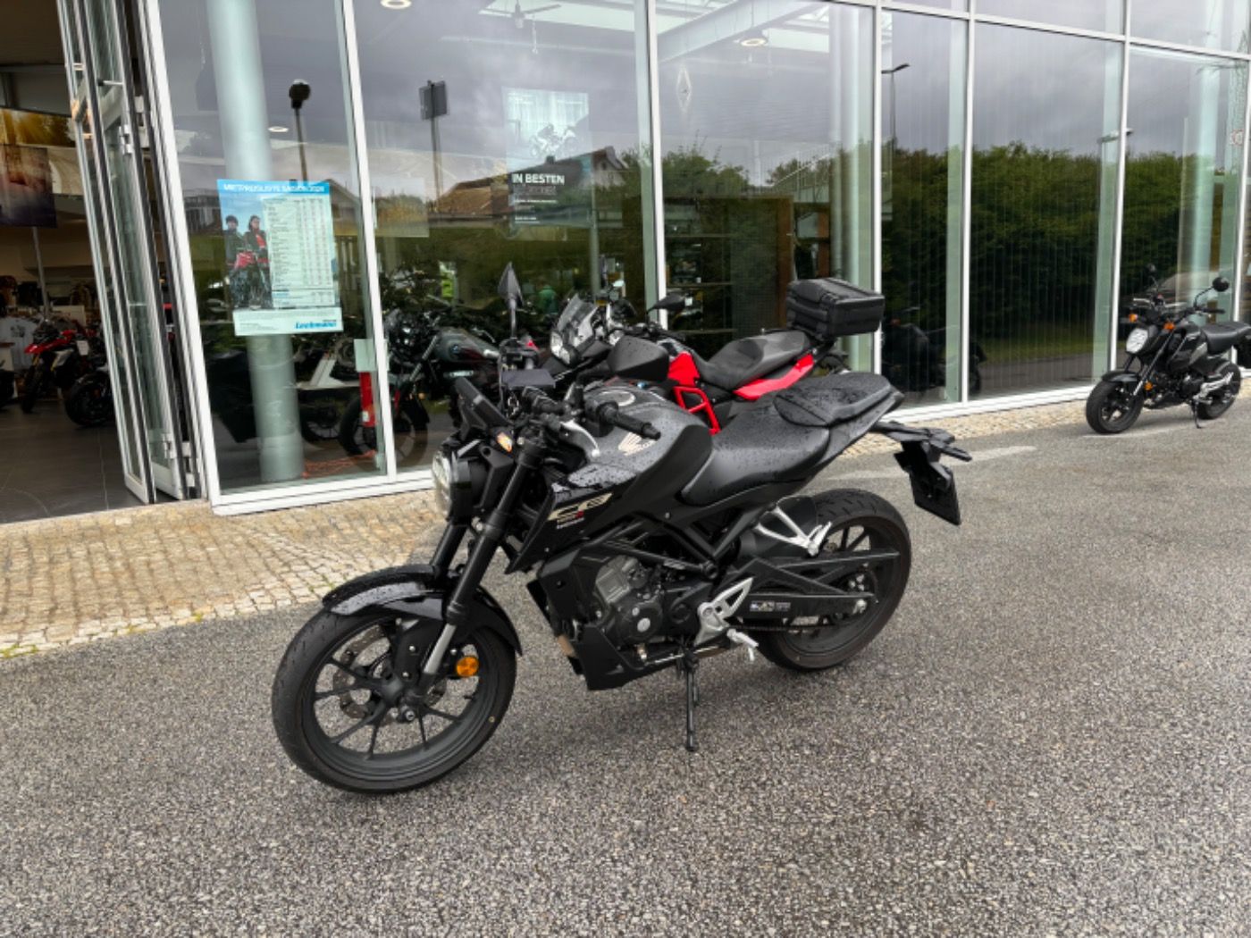 Fahrzeugabbildung Honda CB 125 R 2025