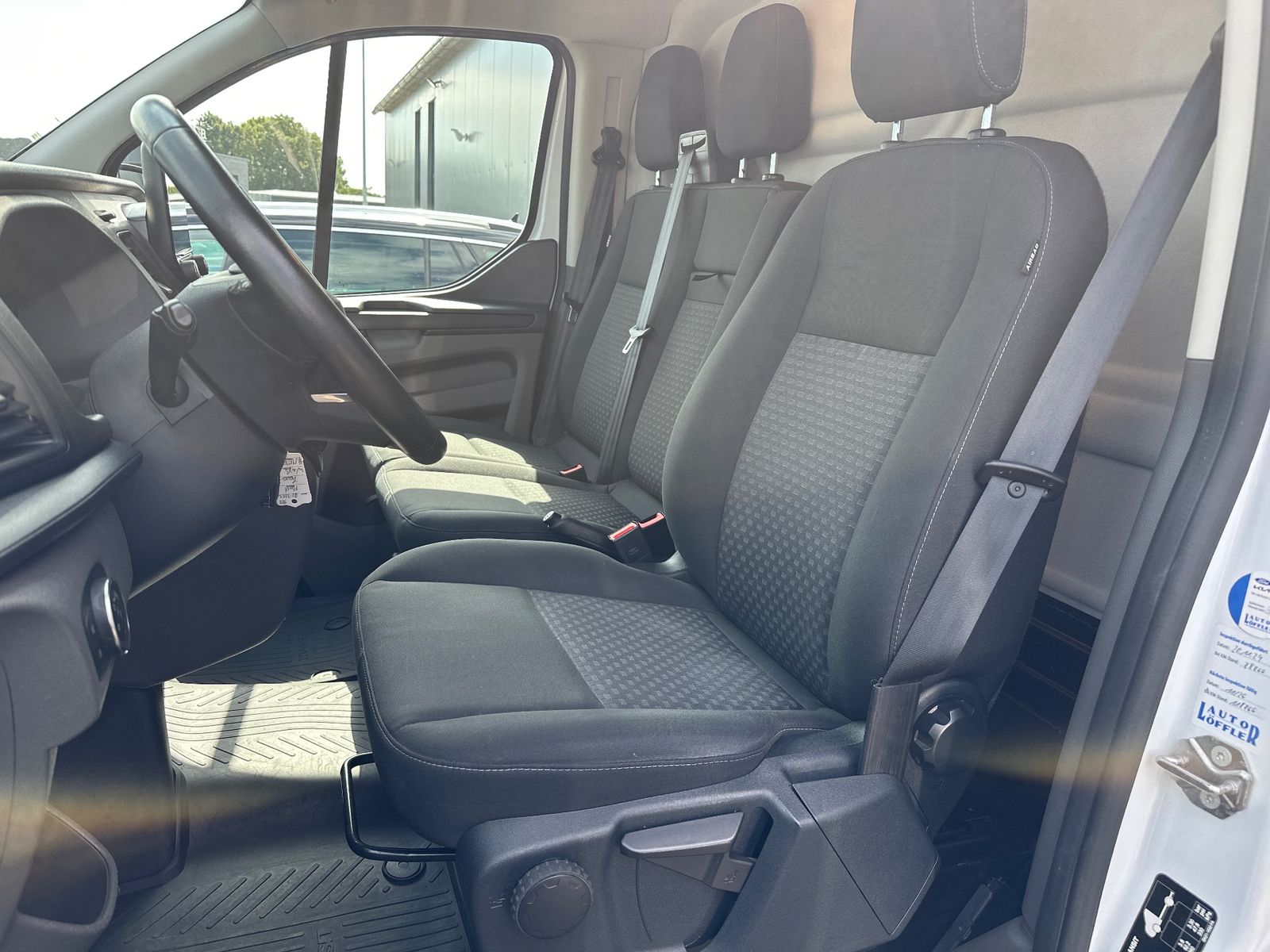 Fahrzeugabbildung Ford Transit Custom 300 L2 NAV+KLIMA+PDC+SHZ+CARPLAY