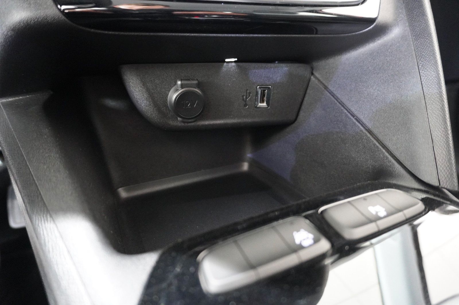 Fahrzeugabbildung Opel Corsa-e F EDITION 3-PHASIG NAVI/LED/KAMERA/SHZ
