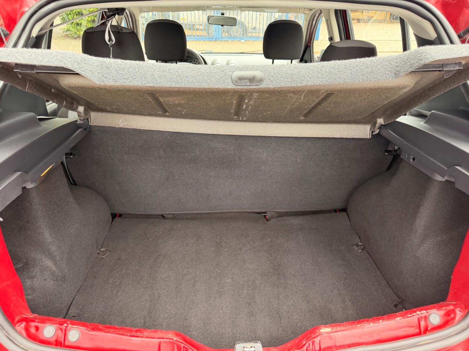 Dacia Sandero 2012 — photo 11