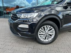 Fahrzeugabbildung Volkswagen T-Roc 1.5 TSI DSG Sitzheizung PDC Bluetooth