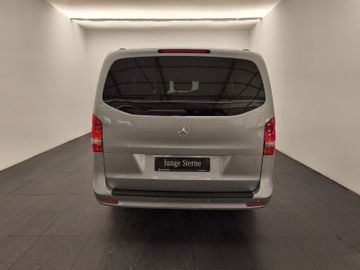 Mercedes V 220 - 6
