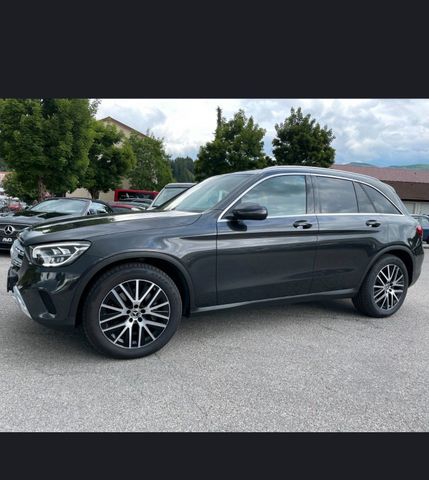 MERCEDES-BENZ 4MATIC AMG Line | 9G-Tronic | Distronic | Garage