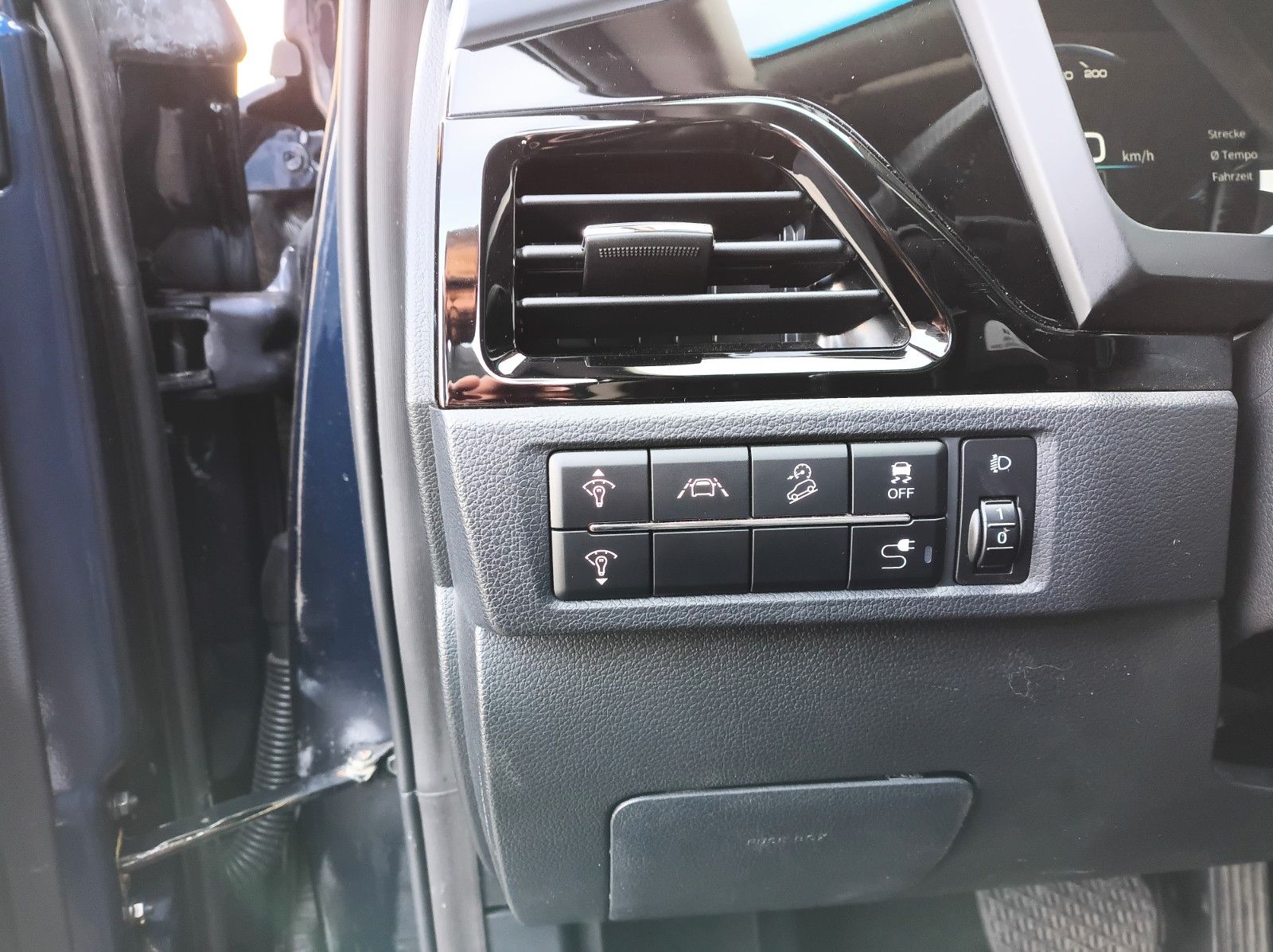 Fahrzeugabbildung Ssangyong Korando e-Motion PLATINUM +T.LEDER+ABSTANDSPILOT
