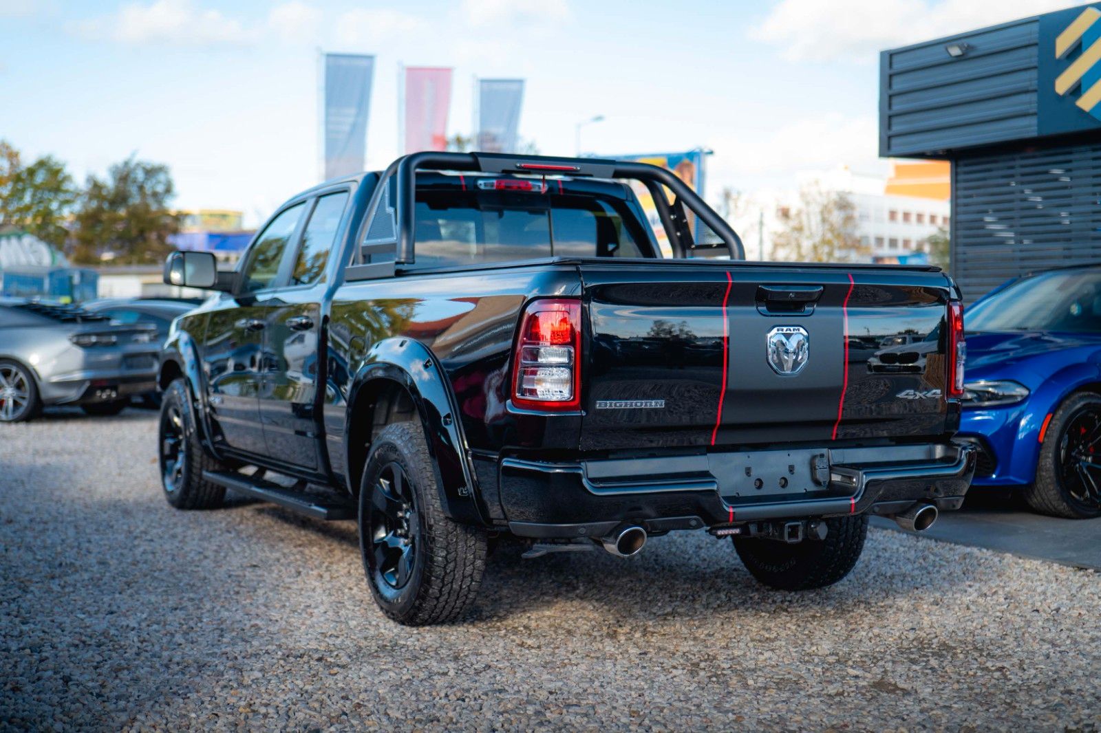 Fahrzeugabbildung Dodge RAM 5.7 V8 HEMI 4x4 OFFROAD Night-Paket LONGBED