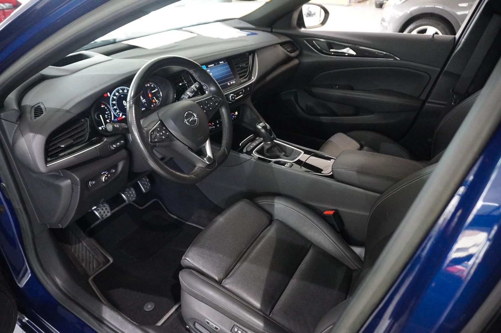 Fahrzeugabbildung Opel Insignia B ST 2.0D ULTIMATE NAVI/OPC/KAMERA/HUD