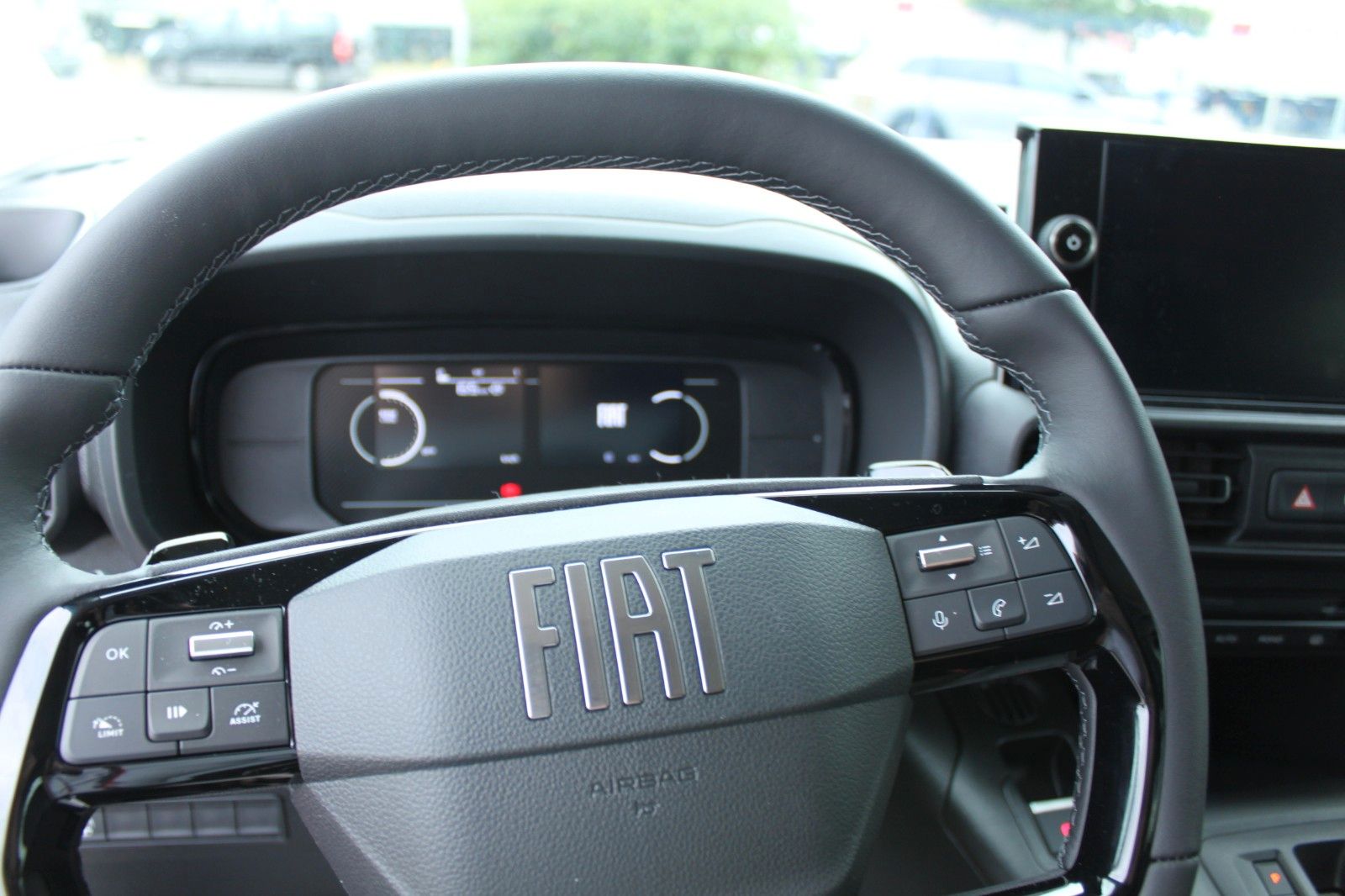 Fahrzeugabbildung Fiat serie 3 Doblò L2 Multicab 1.5 BlueHDi 131PS