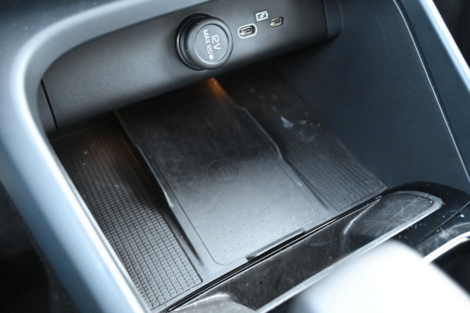 Fahrzeugabbildung Volvo XC40 B3 DKG Plus Dark*360°*PANO*ACC*AHK