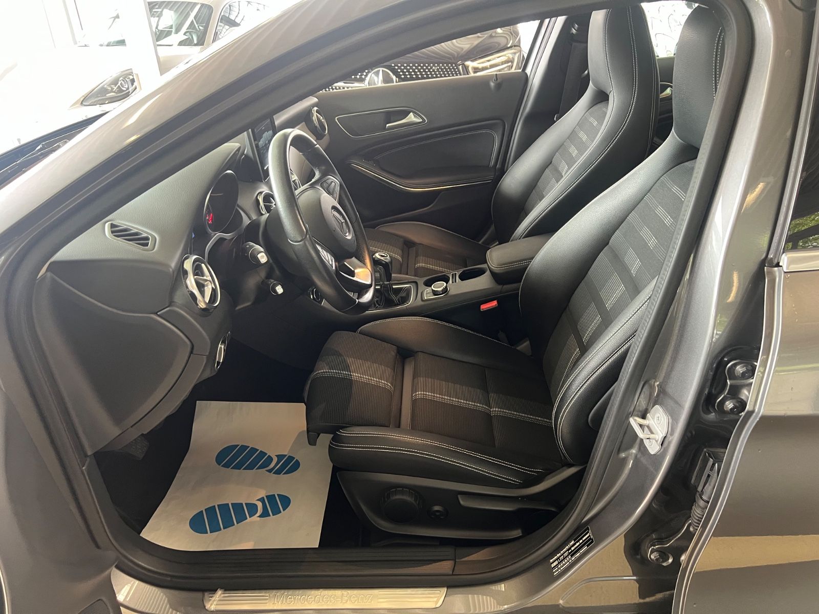 Fahrzeugabbildung Mercedes-Benz GLA 200 * SPORT-LINE URBAN * 1.HAND *