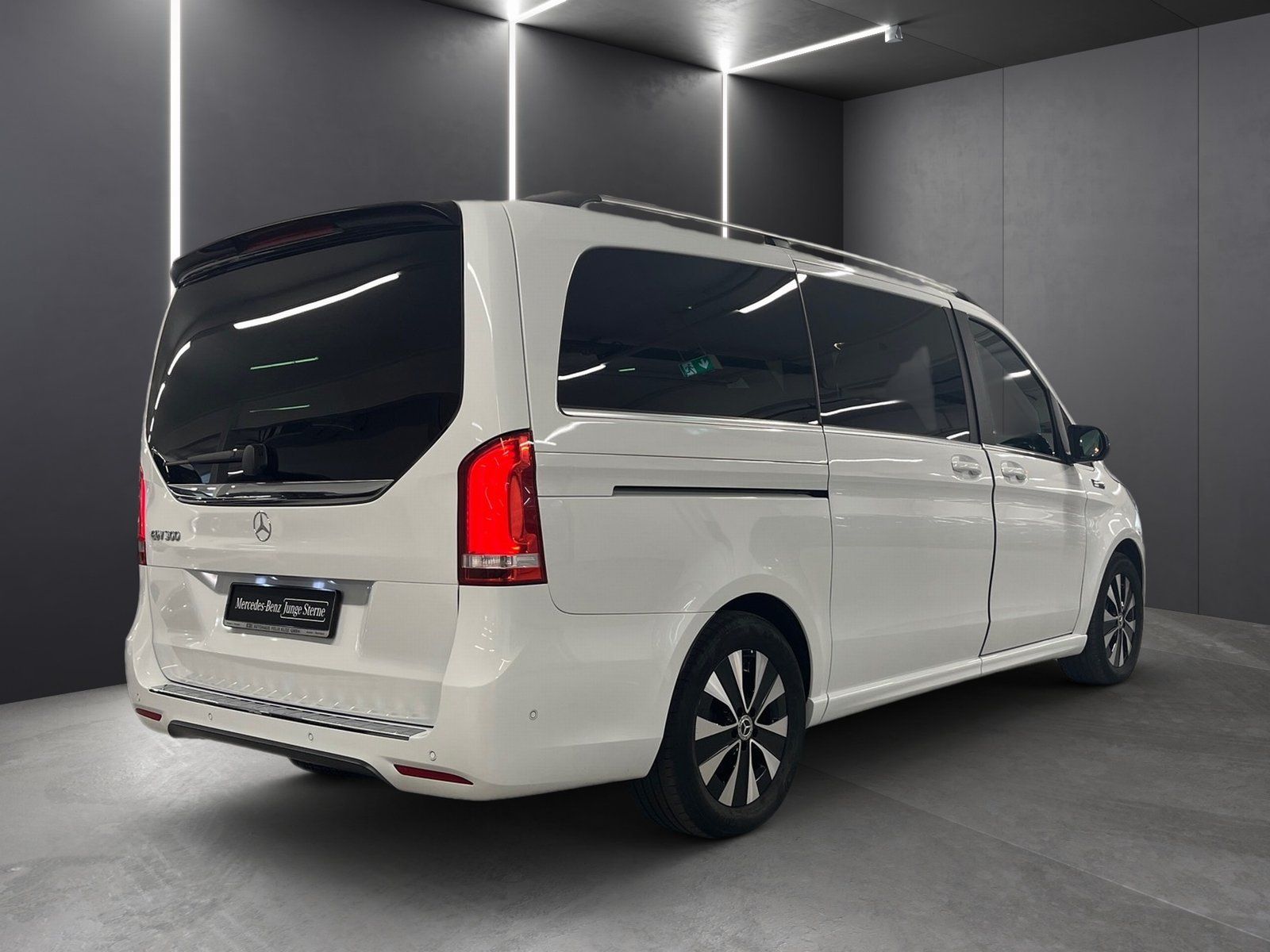 Fahrzeugabbildung Mercedes-Benz EQV 300 AVANTGARDE Lang*Totwink*Kamera*el.Heck*