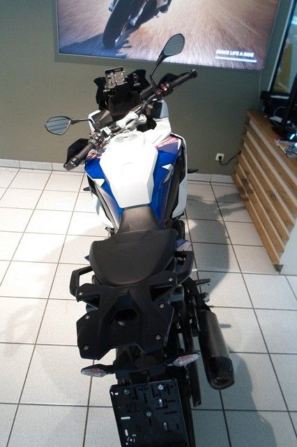 Fahrzeugabbildung BMW S1000XR mit Tourenkoffer