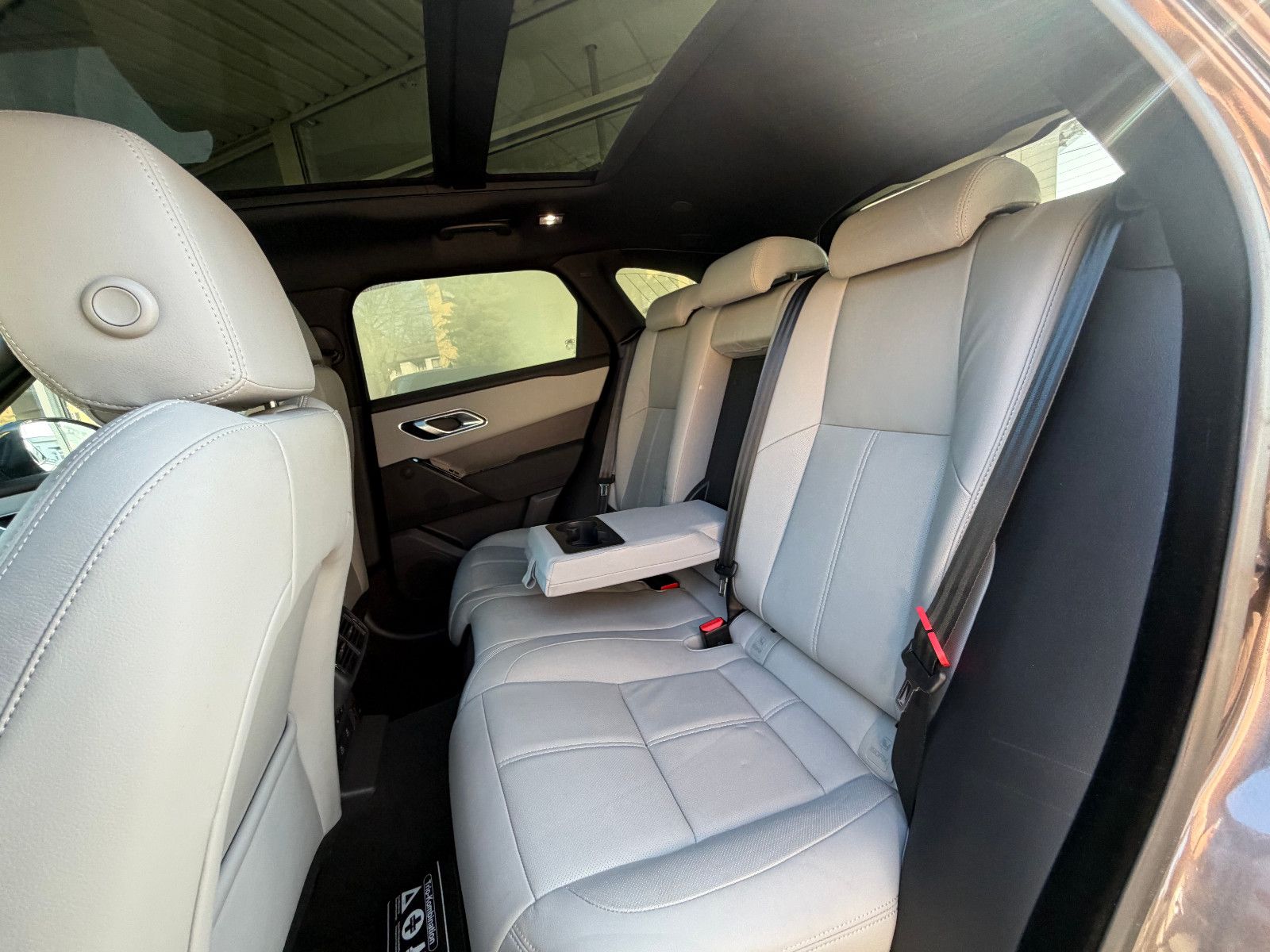 Fahrzeugabbildung Land Rover Range Rover Velar D300/R-DYNAMIC/MERIDIAN/PANO