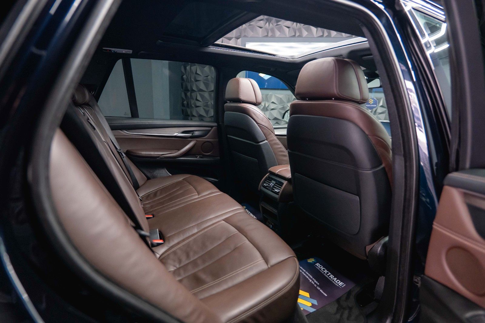 Fahrzeugabbildung BMW X5 M50d Performance *Pano*CarPlay*DAB*360°*  19%