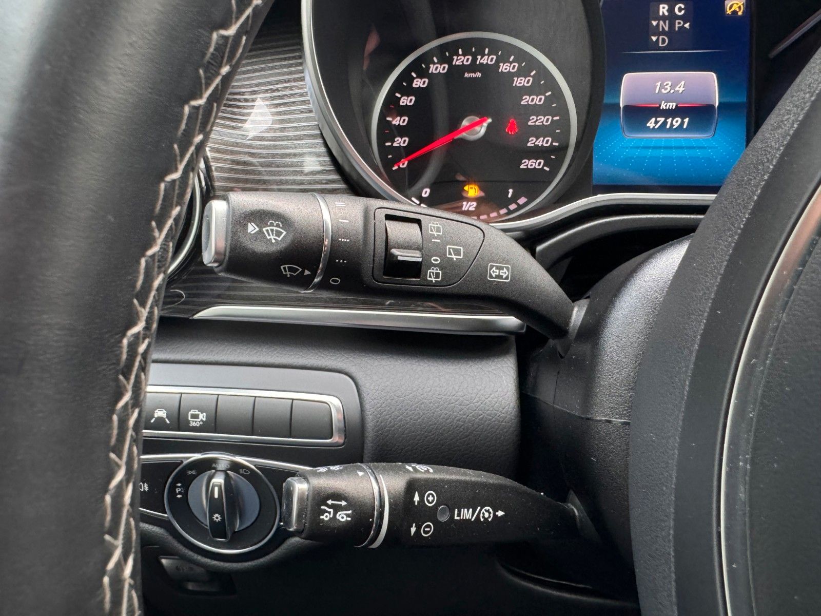 Fahrzeugabbildung Mercedes-Benz V 300 d AVA Extralang 4MATIC AHK Stdh DISTRONIC