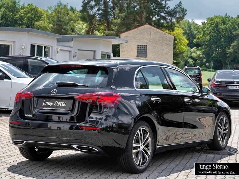 Mercedes-Benz A 180 AMBIENTE KAMERA KEYLESS MBUX DAB SHZ LED foto 4