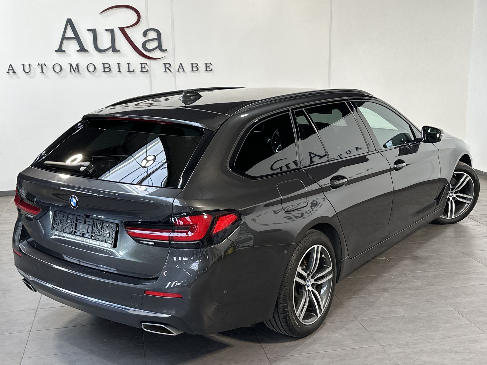 Fahrzeugabbildung BMW 520d Touring Luxury-Line NAV+LED+HEAD-UP+H&K+KAM