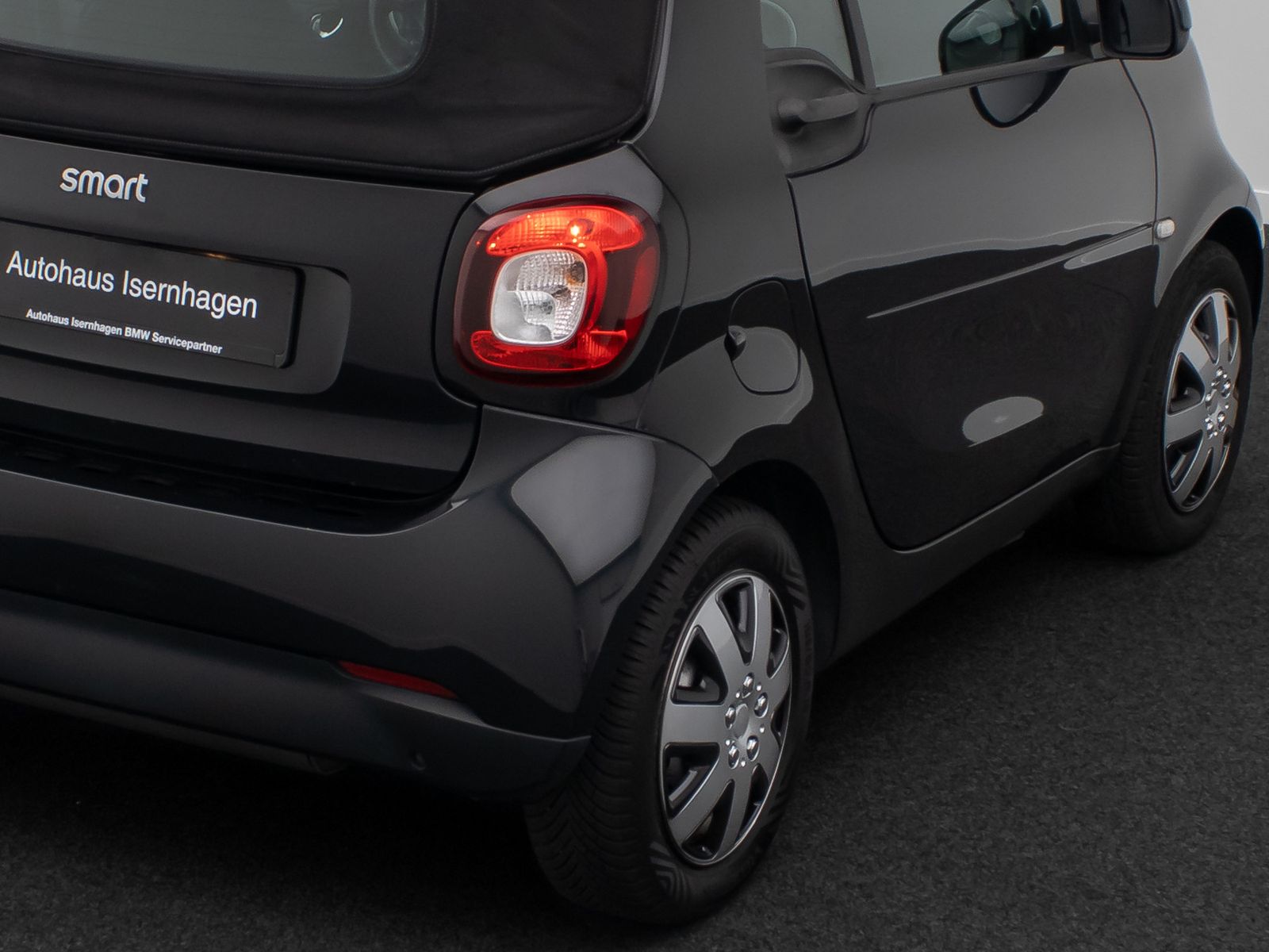 Fahrzeugabbildung Smart ForTwo Cabrio Tempomat Navi JBL Sitzhzng KlimaAT