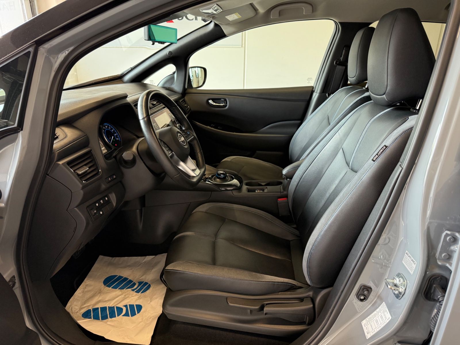 Fahrzeugabbildung Nissan Leaf Tekna Winter-Paket 2-Farb-Lackierung BOSE