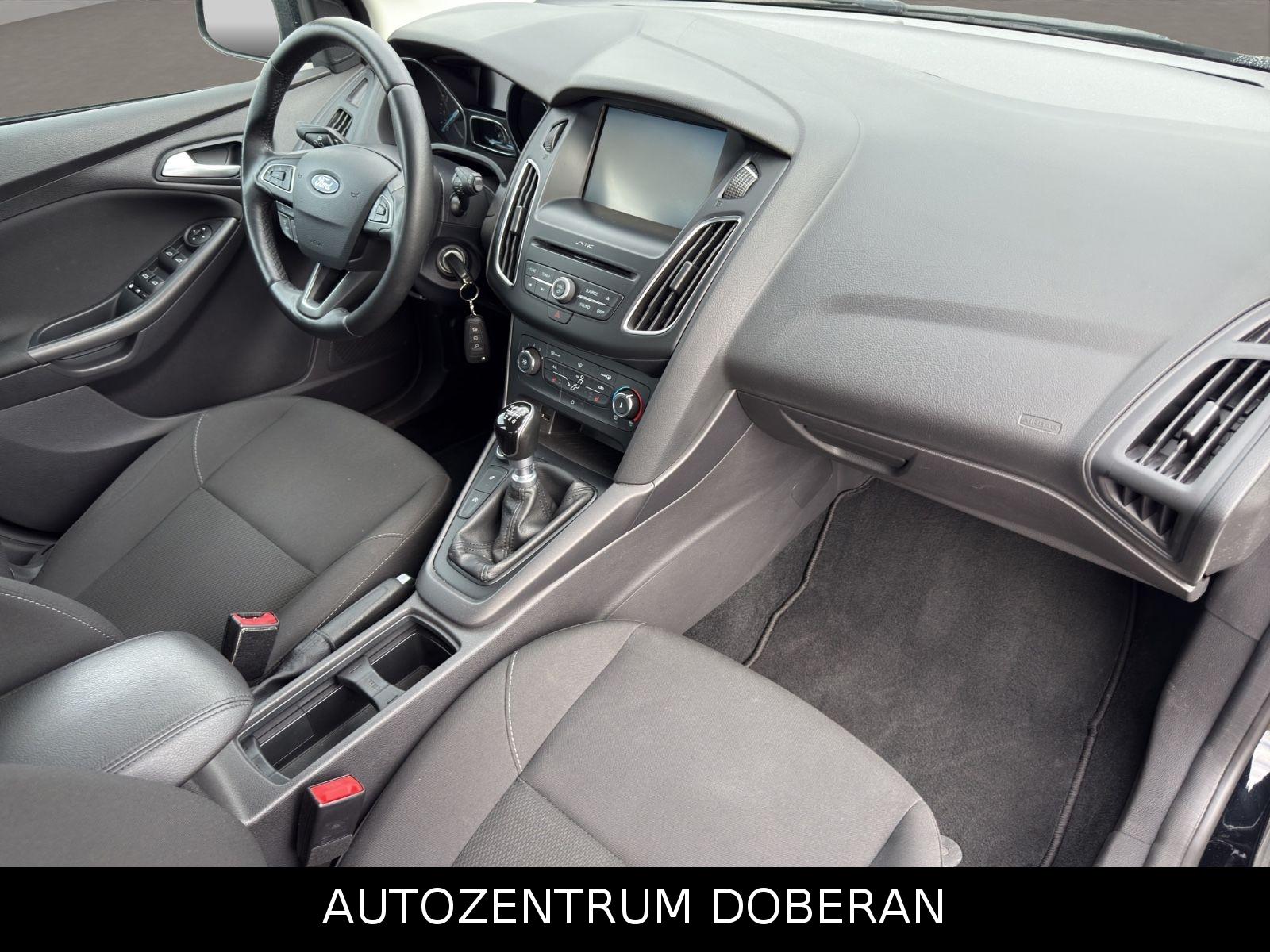 Ford Focus 2015 — photo 16