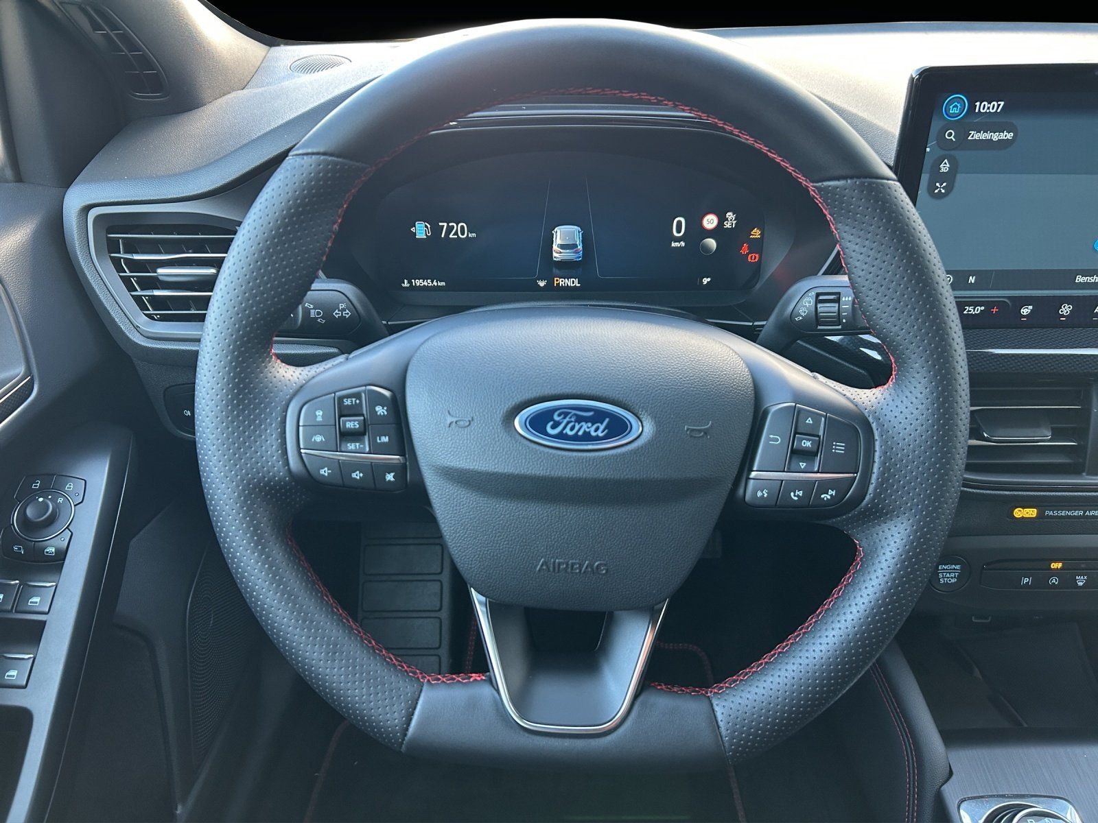 Fahrzeugabbildung Ford Focus 1.5 EcoBlue ST-Line X Aut./LED/ACC/CAM/AHK