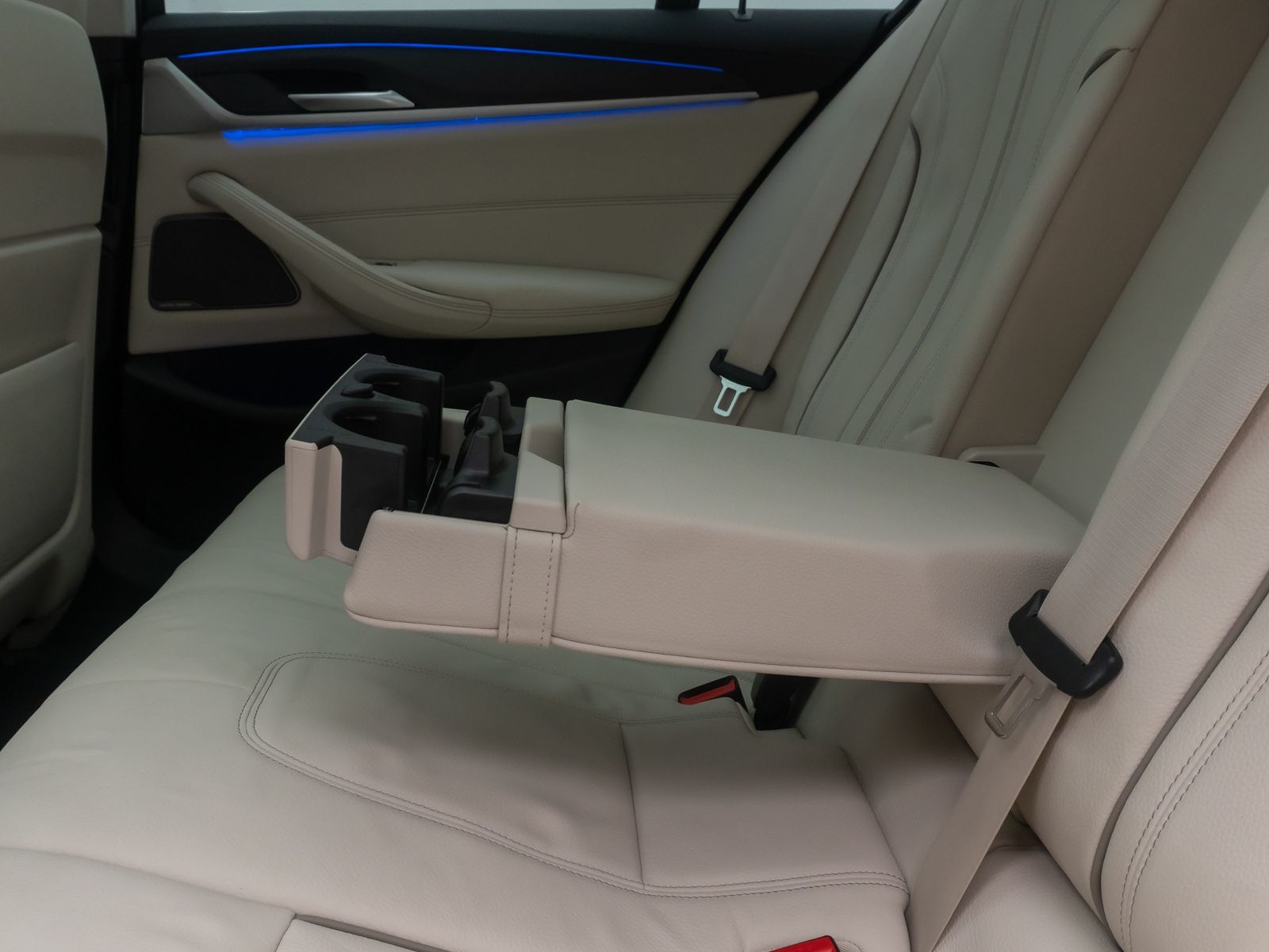 Fahrzeugabbildung BMW 530d xD Luxury Line ACC H/K AHK Panorama HUD 19"