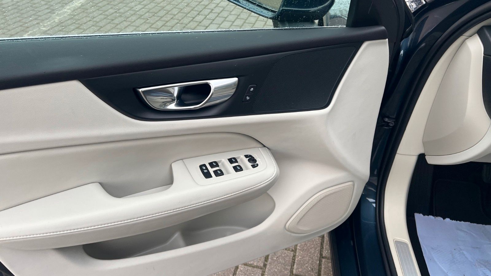Fahrzeugabbildung Volvo V60 T6 PHEV AWD Essential *Leder*PDC*LHZG*