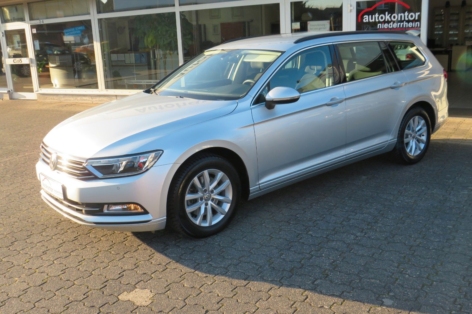 Fahrzeugabbildung Volkswagen Passat Variant Comfortline TDI DSG AHK NAVI