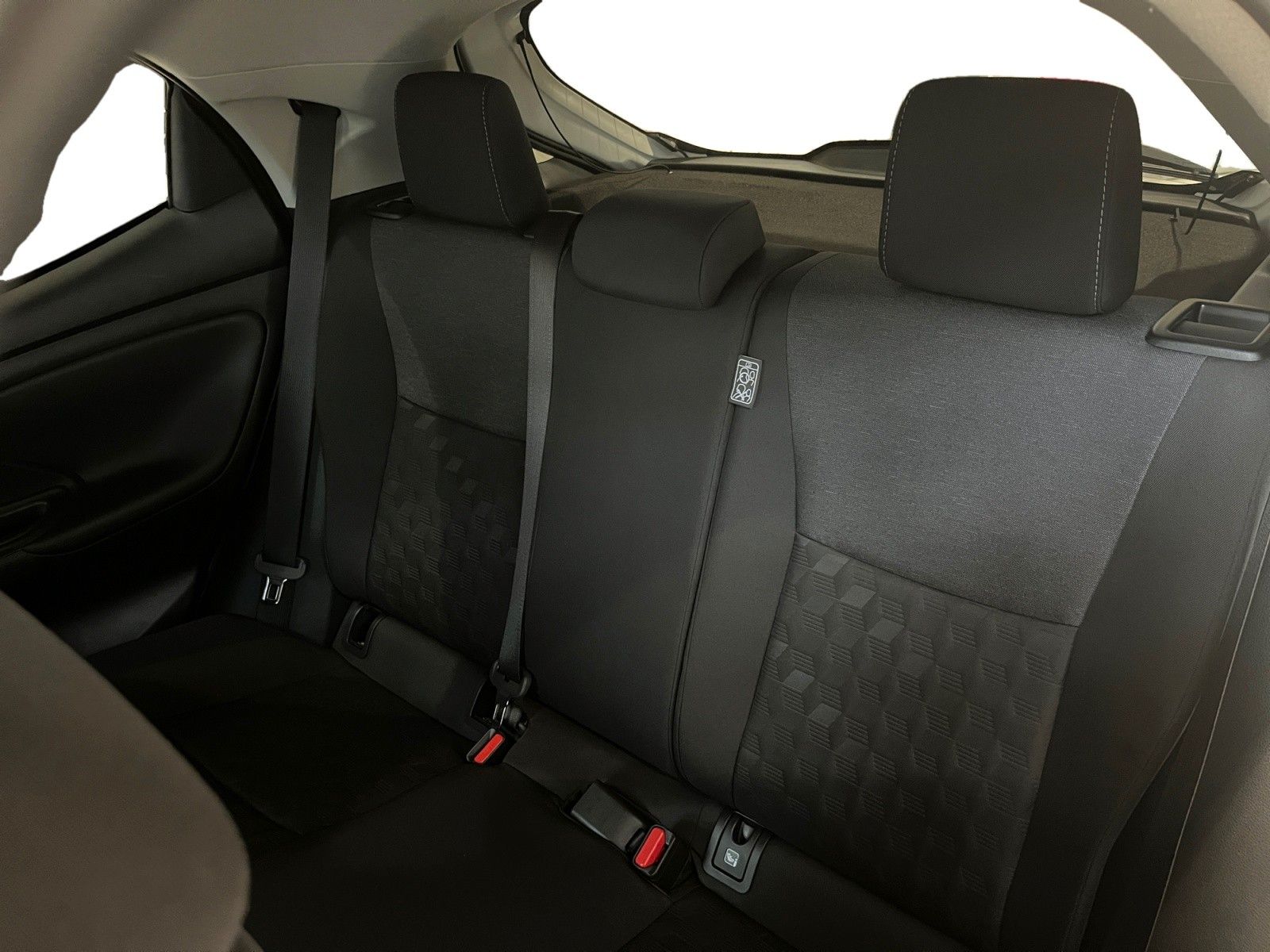 Fahrzeugabbildung Toyota Yaris Hybrid Teamplayer inkl. Rückfahrkamera