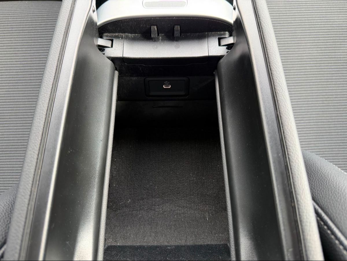 Fahrzeugabbildung Mercedes-Benz C 180 T Avantgarde AHK+TOTW+R-Kamera+DAB