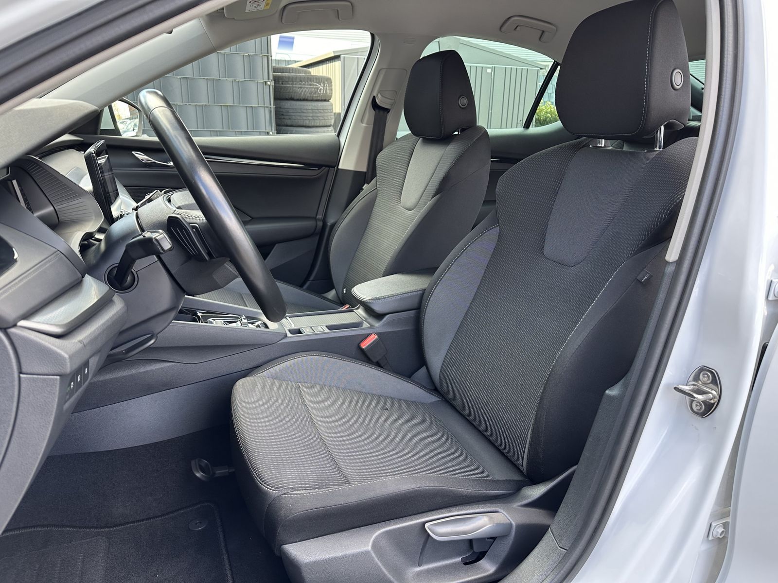 Fahrzeugabbildung SKODA Octavia 2.0 TDI DSG Ambition NAV+LED+VCOCK+STDHZ