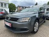 Volkswagen Jetta 1.6 TDI DSG/ Sitzthz/ Leder/ Tempomat - VW Jetta Diesel von 2011