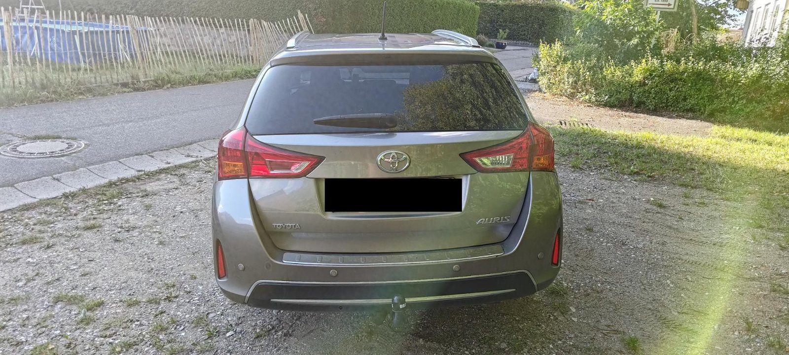 Toyota Auris 2013 — engine 124 HP (91kW)