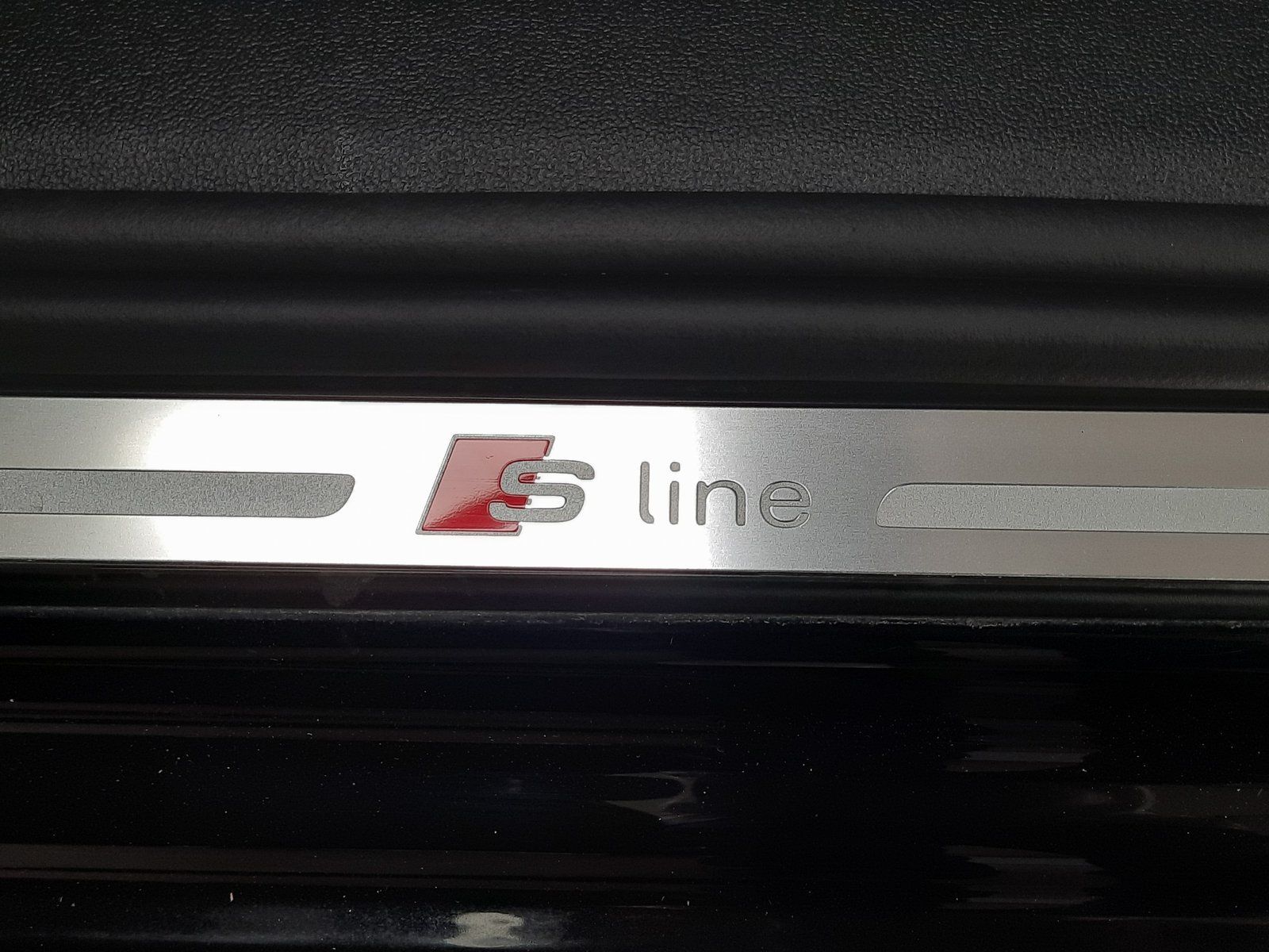 Fahrzeugabbildung Audi A1 Sportback 30 TFSI S-line *Cam*LED*PDC*Navi*
