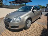 Volkswagen Jetta V Comfortl. 1.6 Benzin 1.Hand TÜV 07/27 - Volkswagen Jetta mit Benzin-Antrieb: Limousine, 1.6