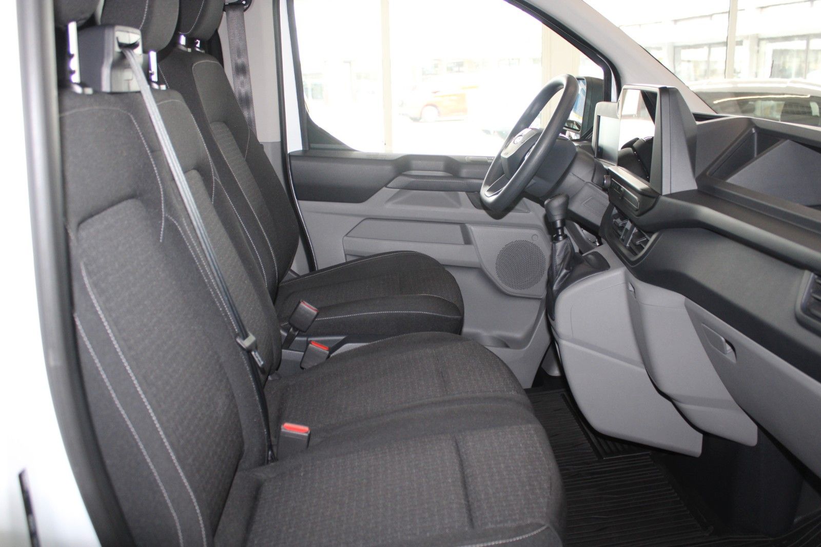 Fahrzeugabbildung Ford Transit Custom L1 Kasten LED AHK TechnologiePak2